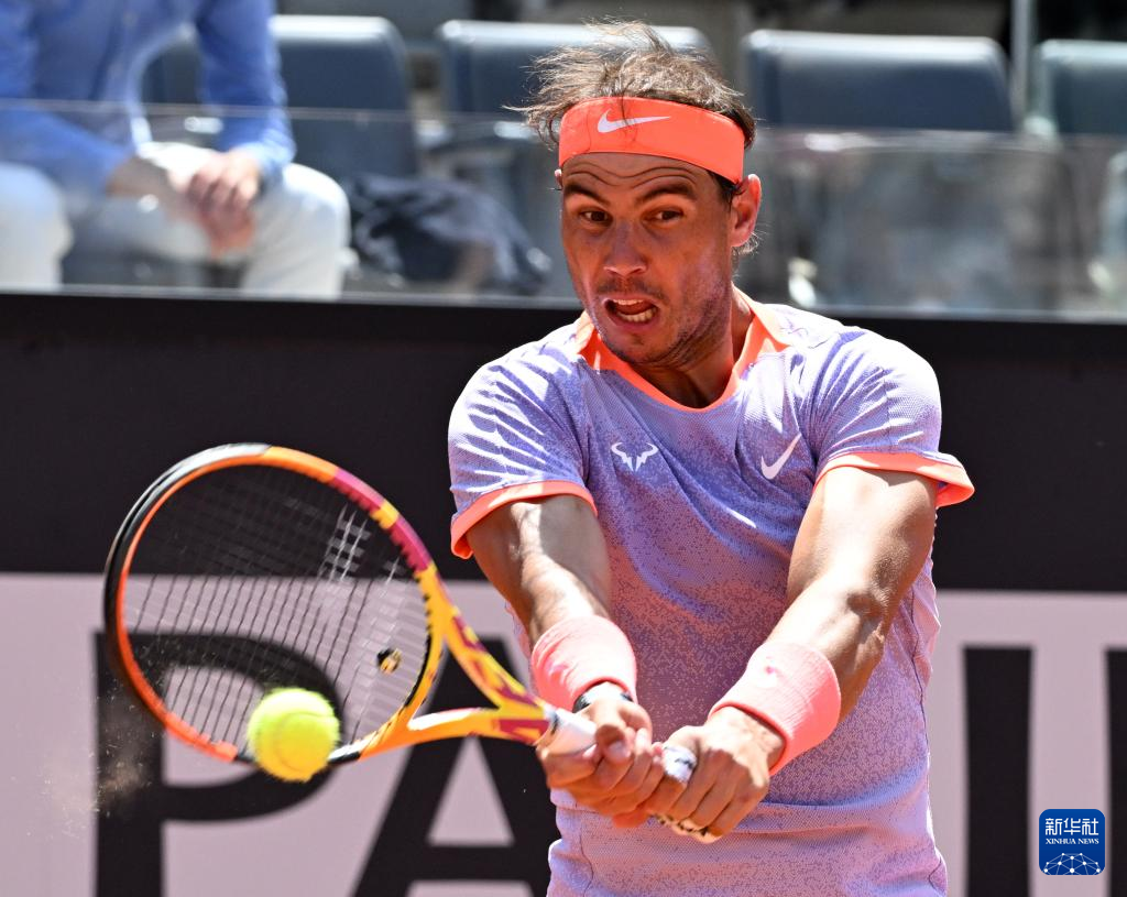 爱游戏体育赛事投注纳达尔重要时刻晋级下一阶段，FPX带队取胜！全场沸腾不已(纳达尔下一轮的对手)